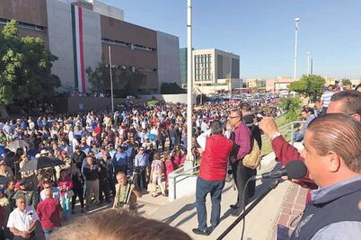 Exigen abasto de medicinas con paro