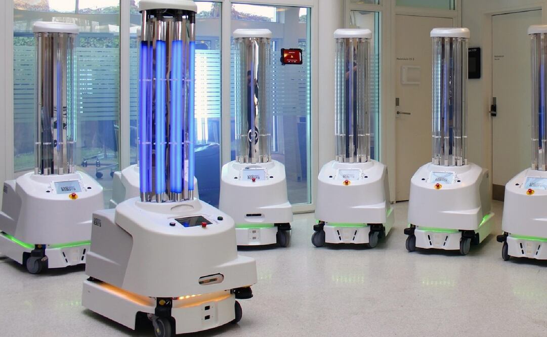 Robots en un hospital danés cubren superficies con luz UV-C para desinfectar. Foto: EFE/EPA/IFR International Federation of Robotics 