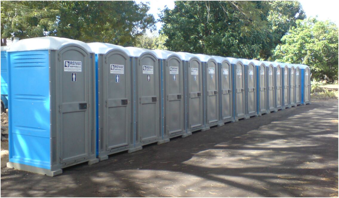 Limpiar letrinas es sólo uno de los trabajos comunitarios que podrías aceptar sin saberlo al no leer los términos y condiciones.