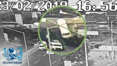 Así cayó combi de puente de Periférico en Naucalpan