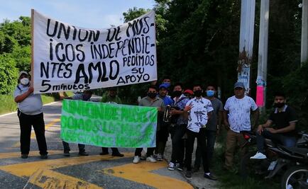 Con "Cielito Lindo", músicos de Oaxaca interceptan a AMLO para pedirle apoyos