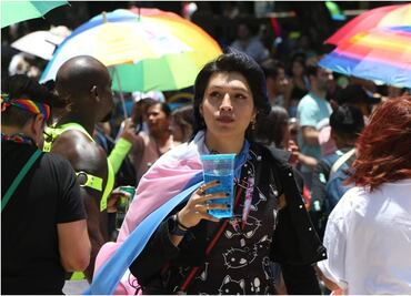 Vendedores de cerveza hacen "su agosto" durante marcha LGBT+ y convierten a la CDMX en la cantina más grande del 2023