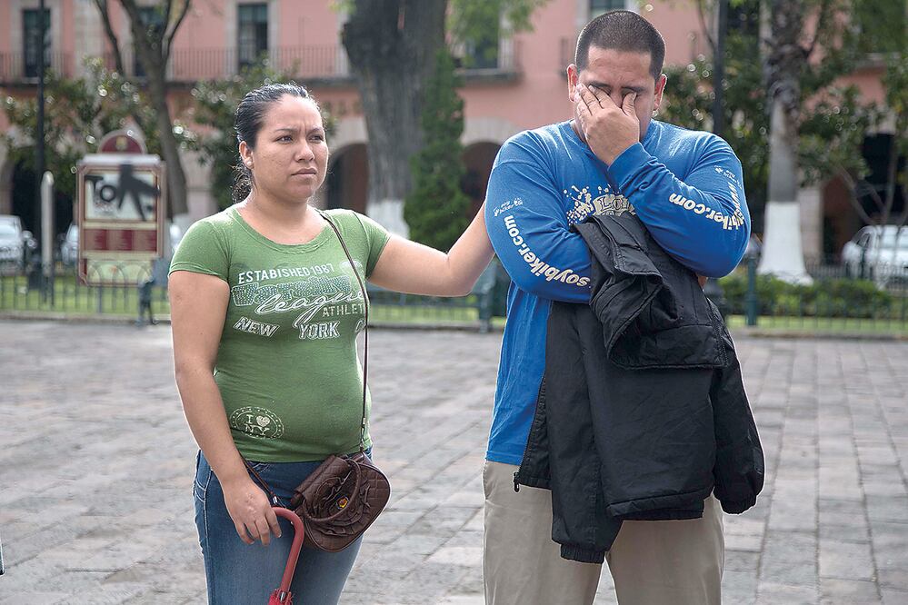 Ána María González y David Reyes tienen miedo de perder algún miembro; dicen que no quieren imaginarse mutilados como otros de los lesionados (RAÚL TINOCO / EL UNIVERSAL)