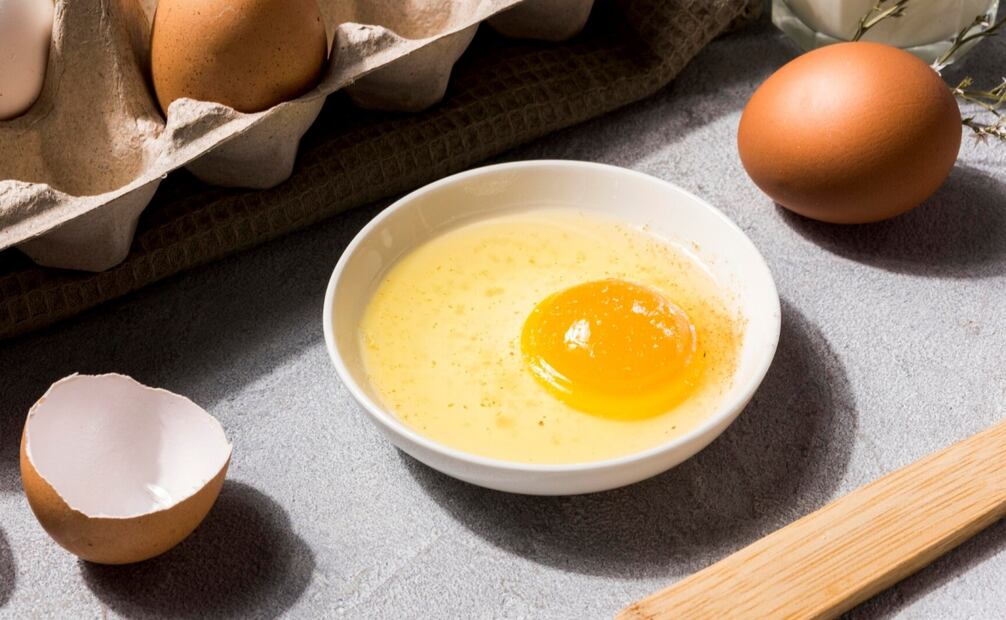 Verifica que los huevos estén en buen estado antes de consumirlos. Foto: Freepik