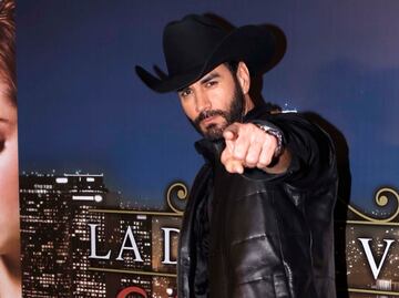 David Zepeda y ¿otro desnudo en Twitter?