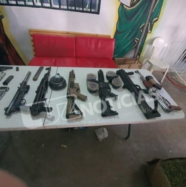 Hallan celdas de lujo, gallos de pelea y armas en penal de Culiacán; directora será destituida