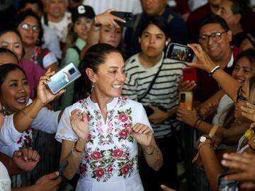 Sheinbaum va por fortalecer educación pública; promete revisar pensiones y plazas para maestros