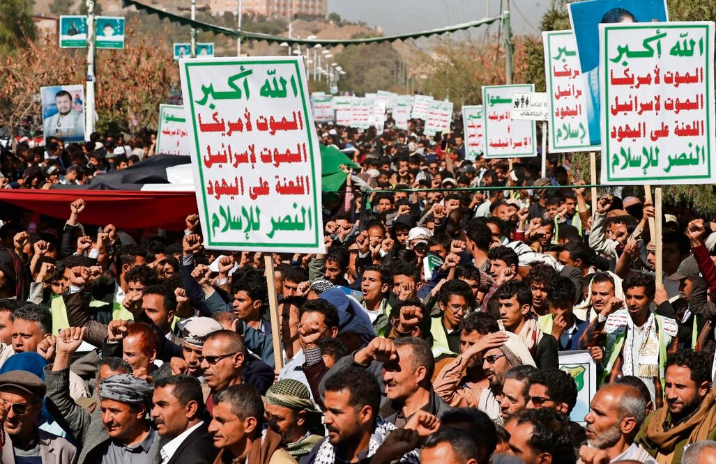 La designación de los rebeldes hutíes como "terroristas" se produjo después de que EU y el Reino Unido iniciaron una campaña de bombardeos contra objetivos militares del grupo en Yemen por los ataques de los insurgentes contra barcos vinculados a Israel en el mar Rojo.