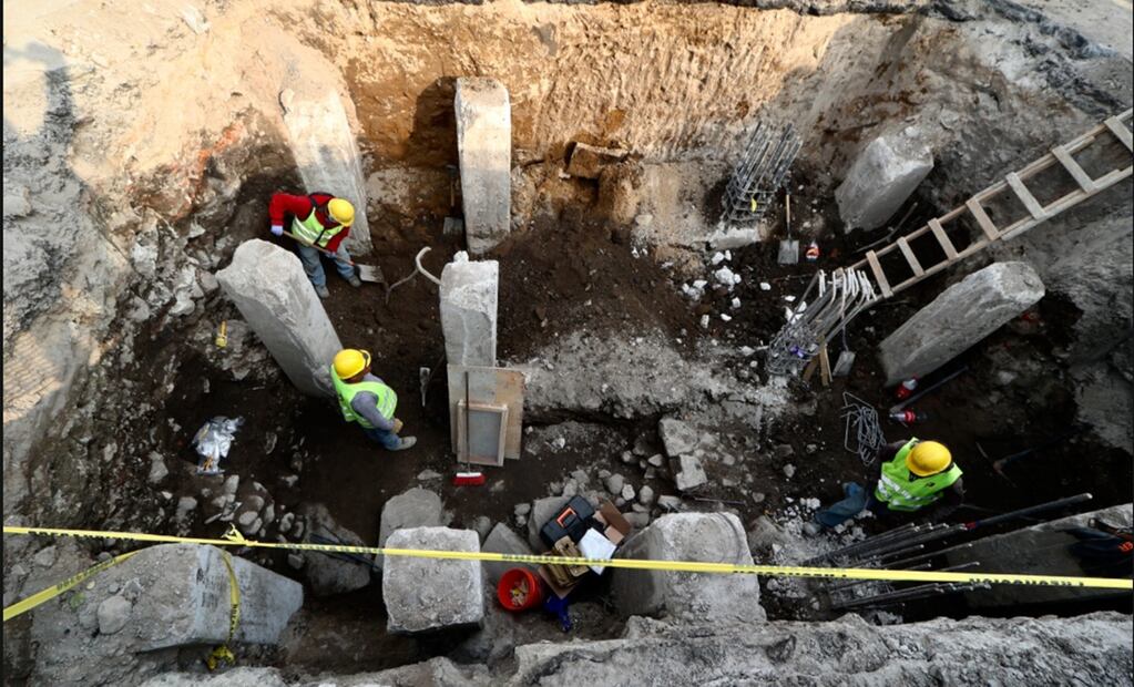 Vestigios arqueológicos fueron encontrados en la obra de la Calzada Flotante, sobre la Calzada San Antonio Abad, frente al extemplo de San Antonio Abad en la colonia Tránsito, Ciudad de México, el martes 11 de noviembre de 2025. Foto: Valente Rosas/EL UNIVERSAL