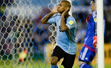 Uruguay golea a Colombia