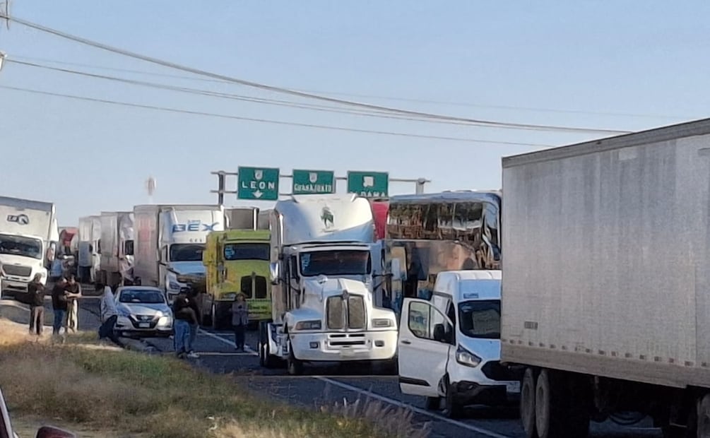 Bloqueo en la carretera federal 45 que va de Guanajuato a Irapuato. Foto: Eduardo Bautista / Cortesía-Archivo