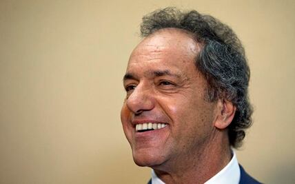 Scioli se defiende de críticas en Argentina