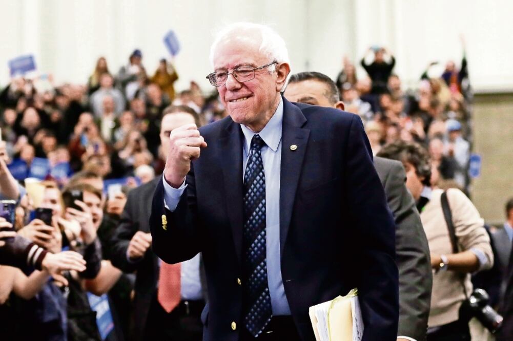 Bernie Sanders, aspirante demócrata a la Casa Blanca, con sus seguidores en Warren, Michigan (BO RADER. XINHUA)