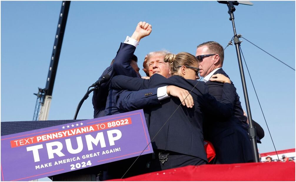 Donald Trump, resguardado por el Servicio Secreto y agitando el puño Foto: Anna Moneymaker/AP