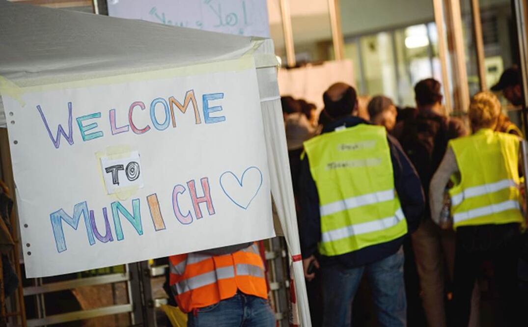 Las autoridades alemanas calculan que hoy llegarán al país entre 5 mil y 7 mil refugiados procedentes de Hungría (EFE)