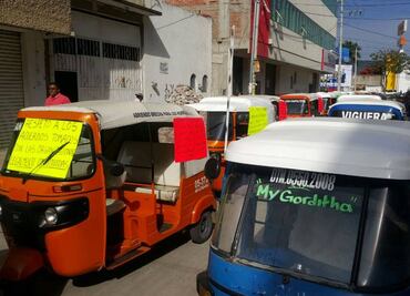 Protestan mototaxistas en Oaxaca