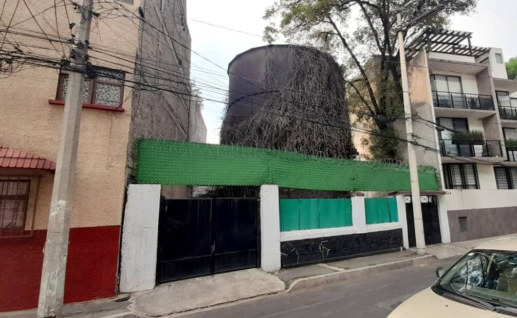 Así luce actualmente el tanque de agua al que hacía referencia la publicación de 1925, que era orgullo de las colonias San Pedro de los Pinos, Mixcoac y Tacubaya. Crédito: Daniela Osorio/Cortesía.