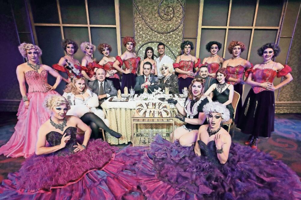 El productor de la puesta en escena dijo que era un honor tener a Chabelo y a Blanca Guerra como padrinos (ALEJANDRO ACOSTA. EL UNIVERSAL)