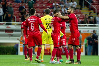 Lobos lucha en la cancha
