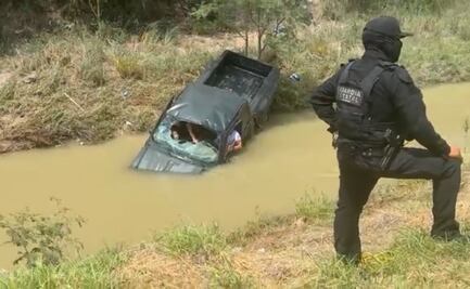 Tras persecución con elementos de Guardia Estatal de Tamaulipas, jóvenes terminan con su auto en canal de riego; tienen lesiones leves