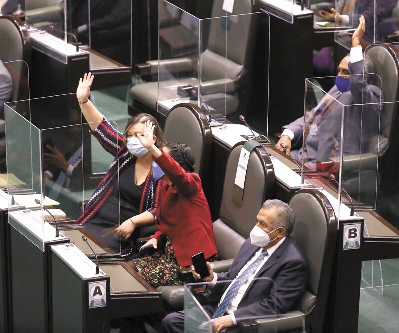 En sesión del pleno de la Cámara de Diputados, los legisladores aprobaron por mayoría el dictamen. Foto: DIEGO SIMÓN SÁNCHEZ. EL UNIVERSAL