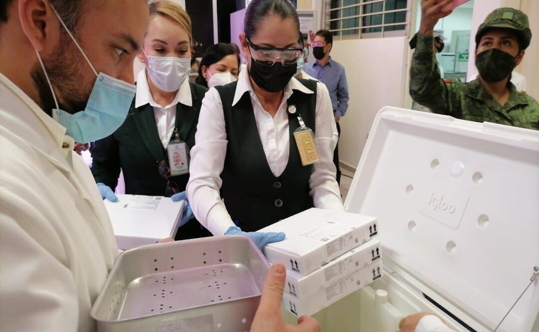 Brigadistas universitarios de Sinaloa se desplazan para aplicar vacunas a adultos mayores