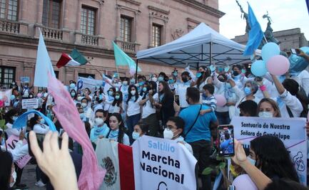 Marchan a favor de la mujer y de la vida en Coahuila; acuden sacerdotes y obispos