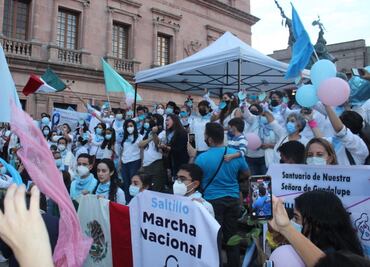 Marchan a favor de la mujer y de la vida en Coahuila; acuden sacerdotes y obispos