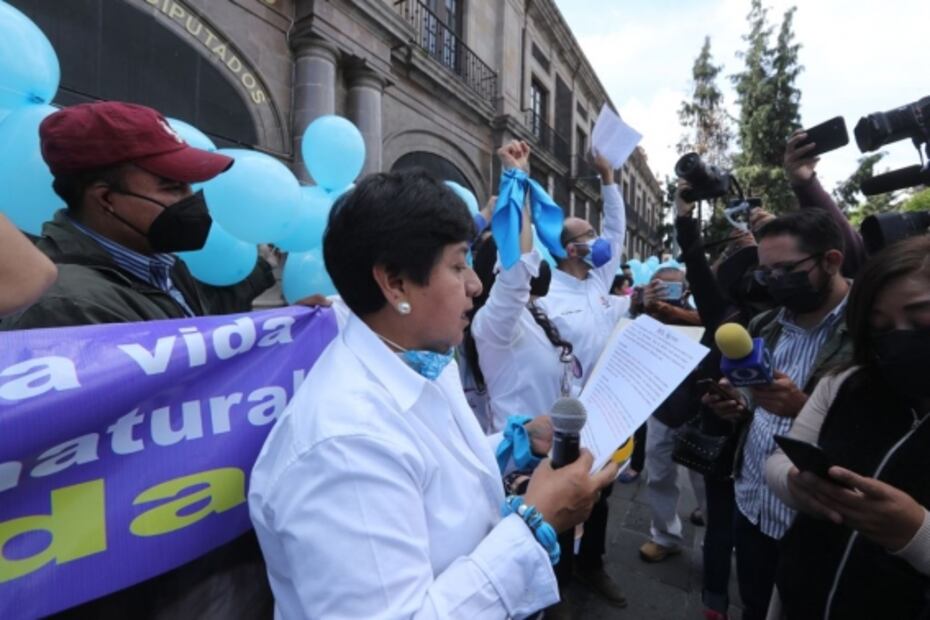 Con "claxonazo", Frente Por La Familia se manifiesta en Congreso del Edomex 