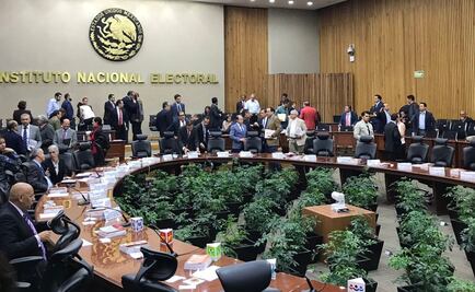 Chocan partidos en el INE durante jornada electoral