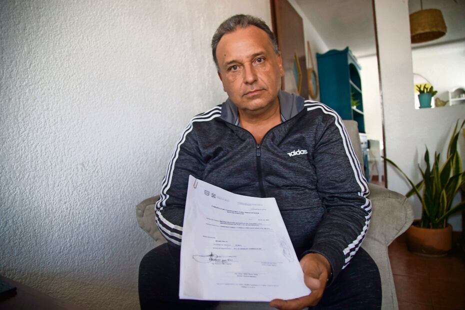 Édgar Juárez reclama una deuda de 12 millones de pesos, que corresponde a trabajos realizados y material adquirido para trabajos en Coquimbo 911. Foto: Genrmán Espinoza | El Universal