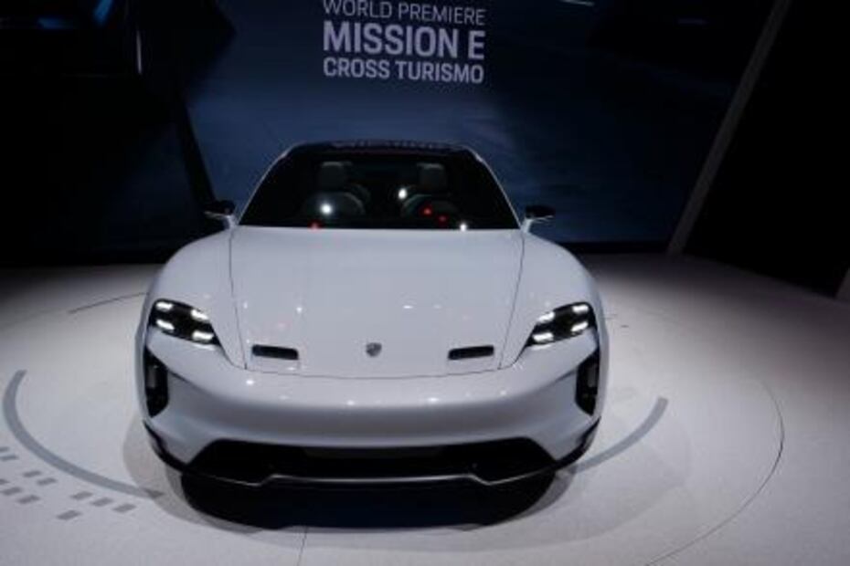 Porsche revela auto eléctrico que competirá con Tesla