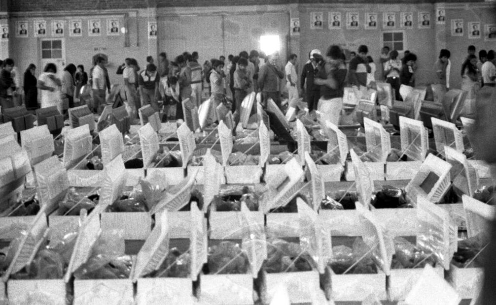 Un dato que confirma la cobertura que hizo este diario en su momento, y que sobrevivientes o deudos critican hasta la fecha, es que en el velorio colectivo todo se manejó como números, sin oportunidad de identificar familiares. Archivo EL UNIVERSAL.