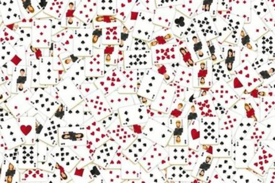 Reto visual. Encuentra el As de Picas entre todos estos naipes