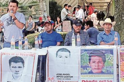 Protesta por los 43 va al Estadio Azteca 