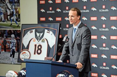 Manning se va como grande