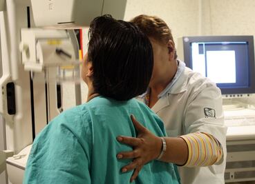 Descubren diana terapéutica que podría inhibir la agresividad de un tipo de cáncer de mama