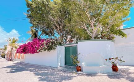 Venden casa de Juan Gabriel en Sonora en 800 mil dólares; conserva artículos y muebles del artista