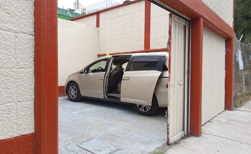Camioneta presuntamente relacionada con un homicidio (28/05/2025). Foto: Especial