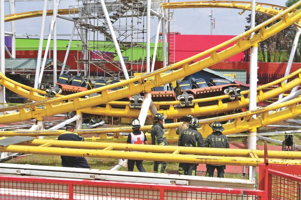 De acuerdo con las autoridades capitalinas, el accidente en el parque de diversiones ocurrió a las 13:10 horas, cuando había una gran afluencia de visitantes. Foto/HUGO GARCÍA. EL UNIVERSAL