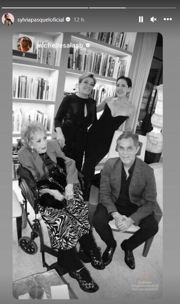 Humberto Zurita junto a Stephanie Salas, Sylvia Pasquel y Silvia Pinal.