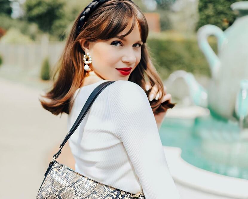 Con sólo un par de detalles extra, puedes elevar tu outfit de uno básico a uno de impacto Foto: Instagram