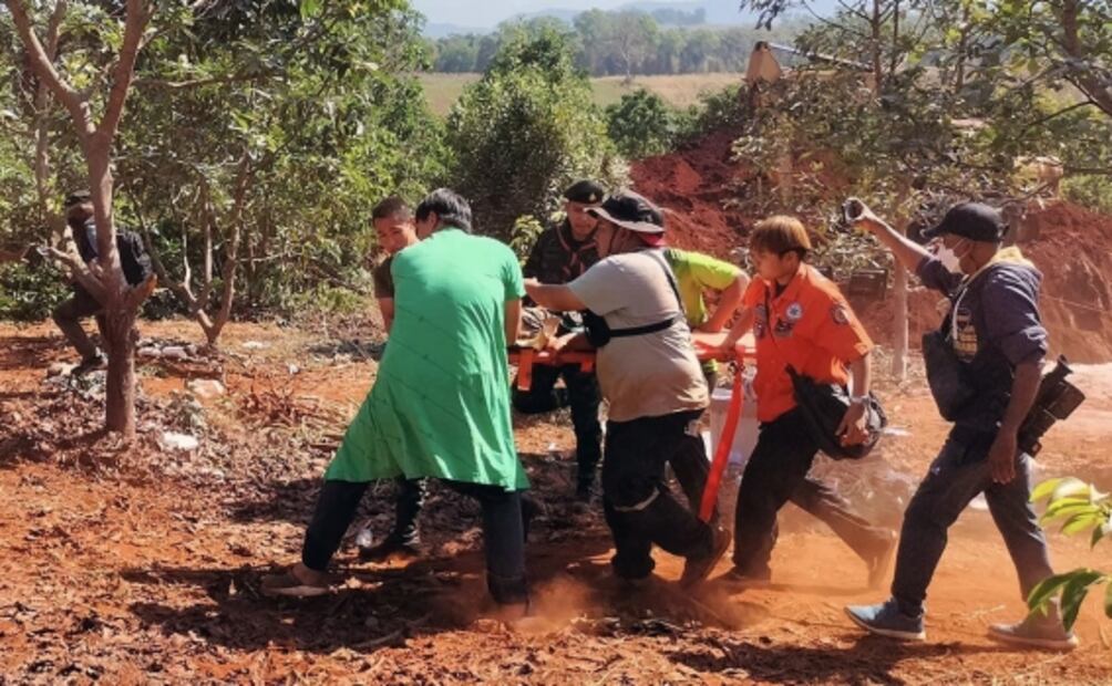 Socorristas de Tailandia rescatan con vida a una bebé de 19 meses atrapada en un pozo
