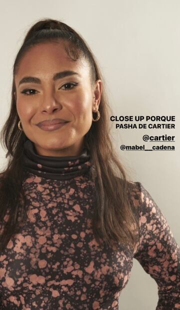 Mabel Cadena impacta con su look en los Premios Metro 2022