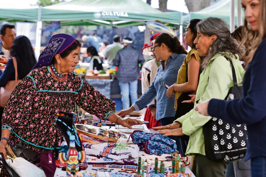 Para celebrar medio siglo de vida, el Fondo Nacional para el Fomento de las Artesanías (Fonart) realizó una feria artesanal el fin de semana en Los Pinos. Foto: Berenice Fregoso EL UNIVERSAL