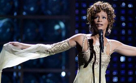 Bobby Brown demanda por documental de Whitney Houston