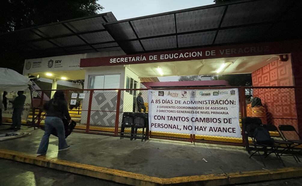 Sindicatos magisteriales tomaron la Secretaría de Educación en Veracruz el pasado lunes. Foto: Especial