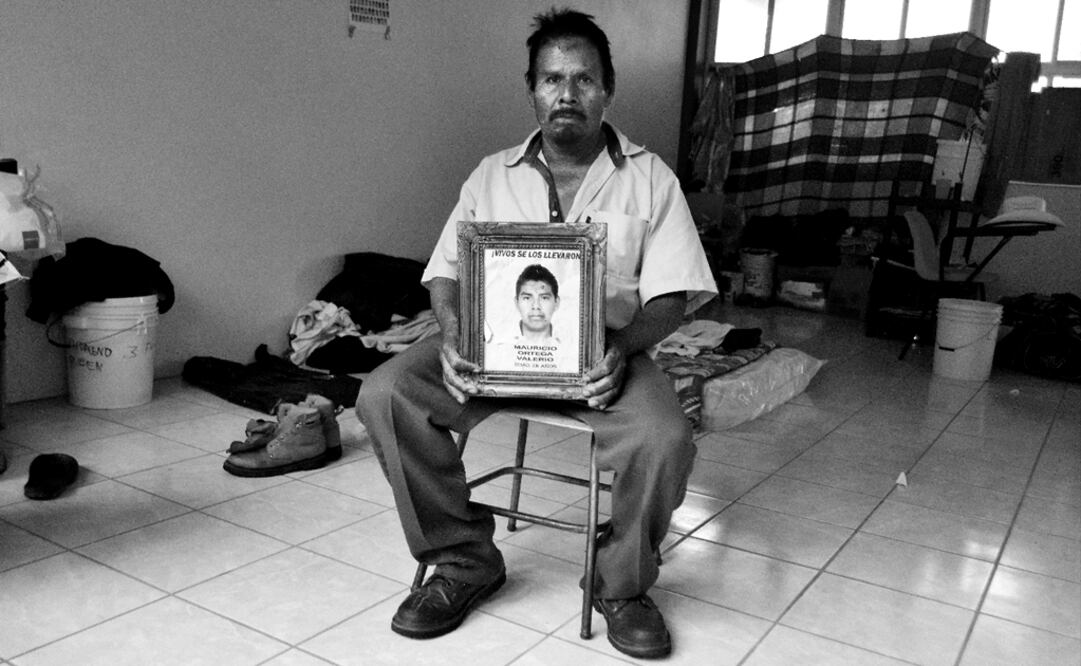 When it came time to actually get up, he could not bring himself to it. He was tired, limp, dehydrated. His wife, Calixta Valerio, took him to a doctor - Photo: Salvador Cisneros Silva/EL UNIVERSAL