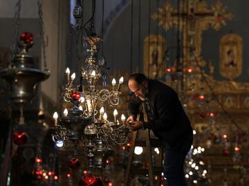 FOTOS: Así celebran alrededor del mundo la magia de la Nochebuena y Navidad; brillan luces y corazones