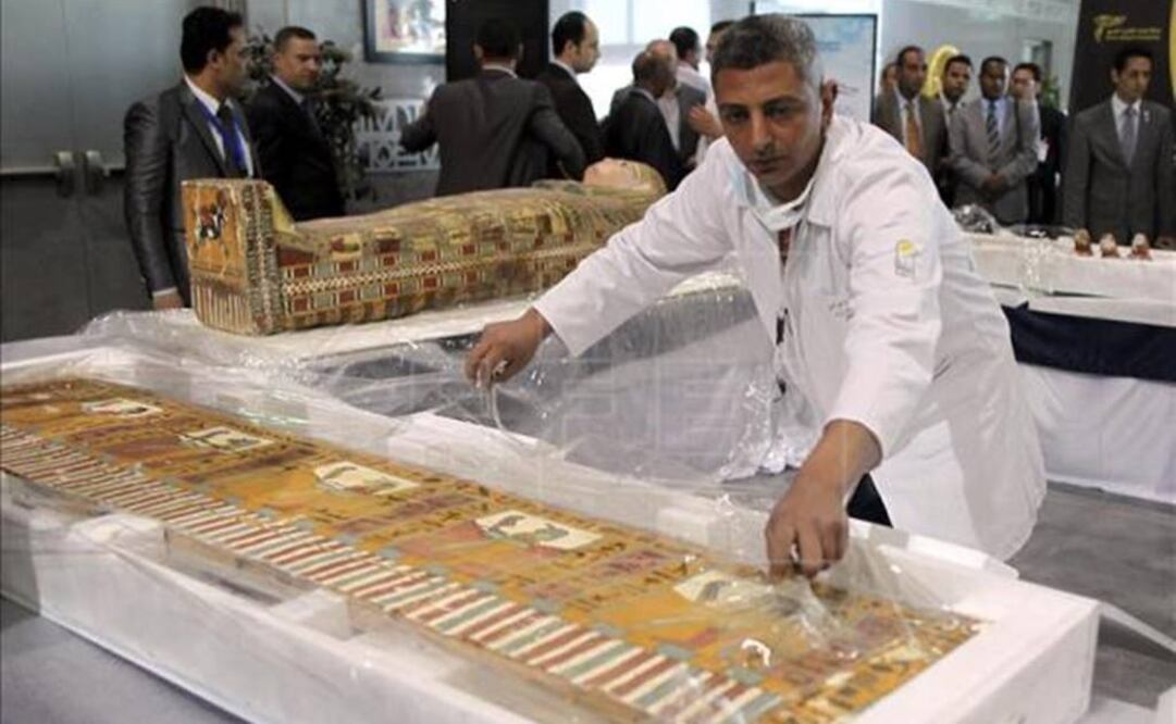 Los objetos fueron descubiertos por funcionarios de aduanas del puerto de Damietaen cuatro cajas de madera dentro de un cargamento de pañuelos de papel con destino a Tailandia. (FOTO: EFE)